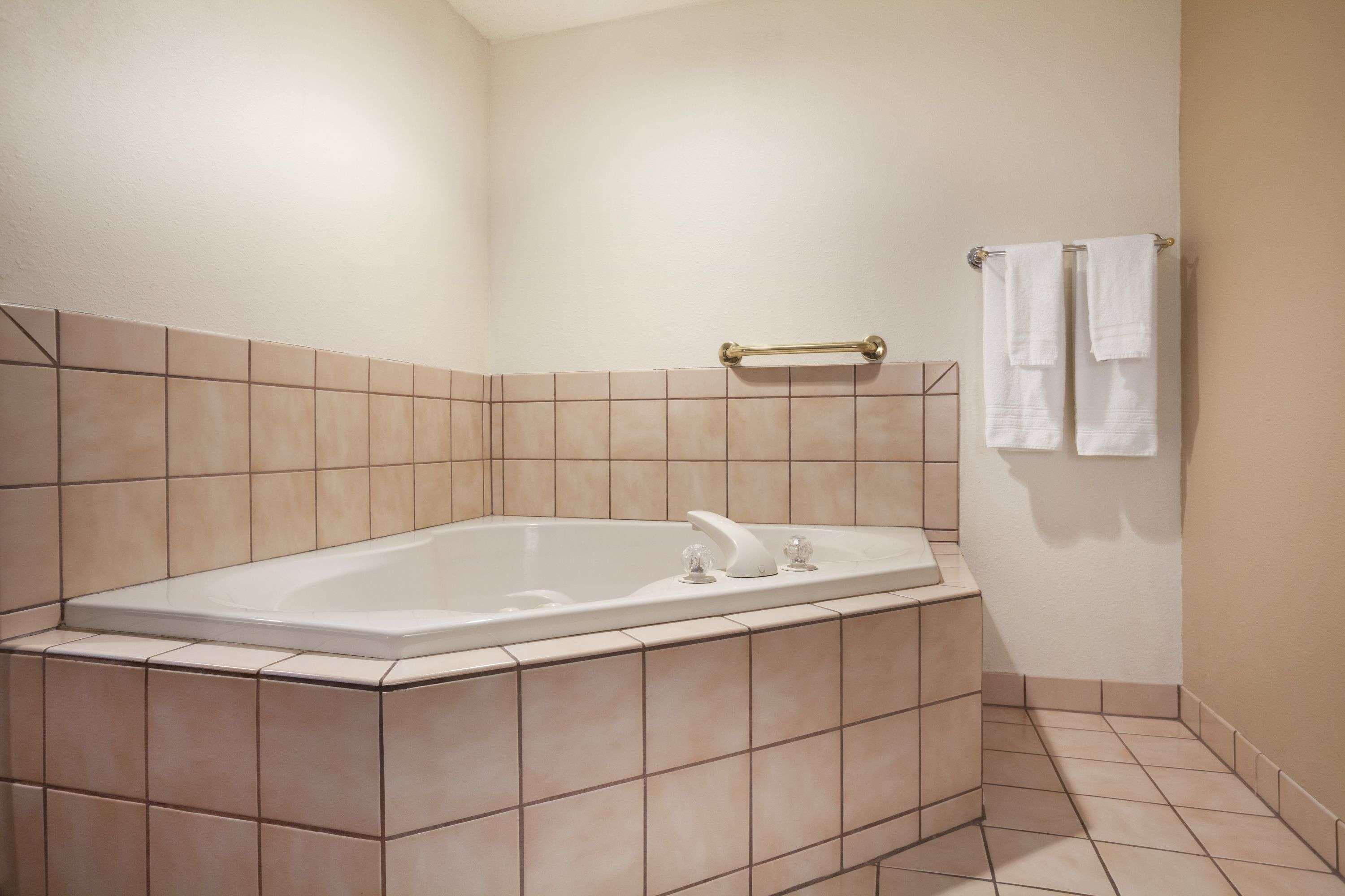 Super 8 By Wyndham Williston Nd Hotel Ngoại thất bức ảnh